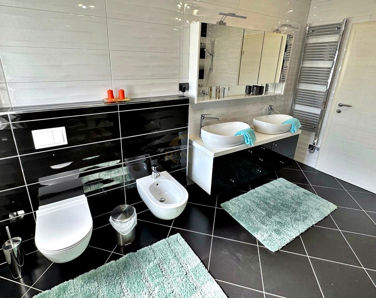 Vrhunsko urejena hiša na Čiovu/Okrug Gornji s prekrasnim odprtim razgledom